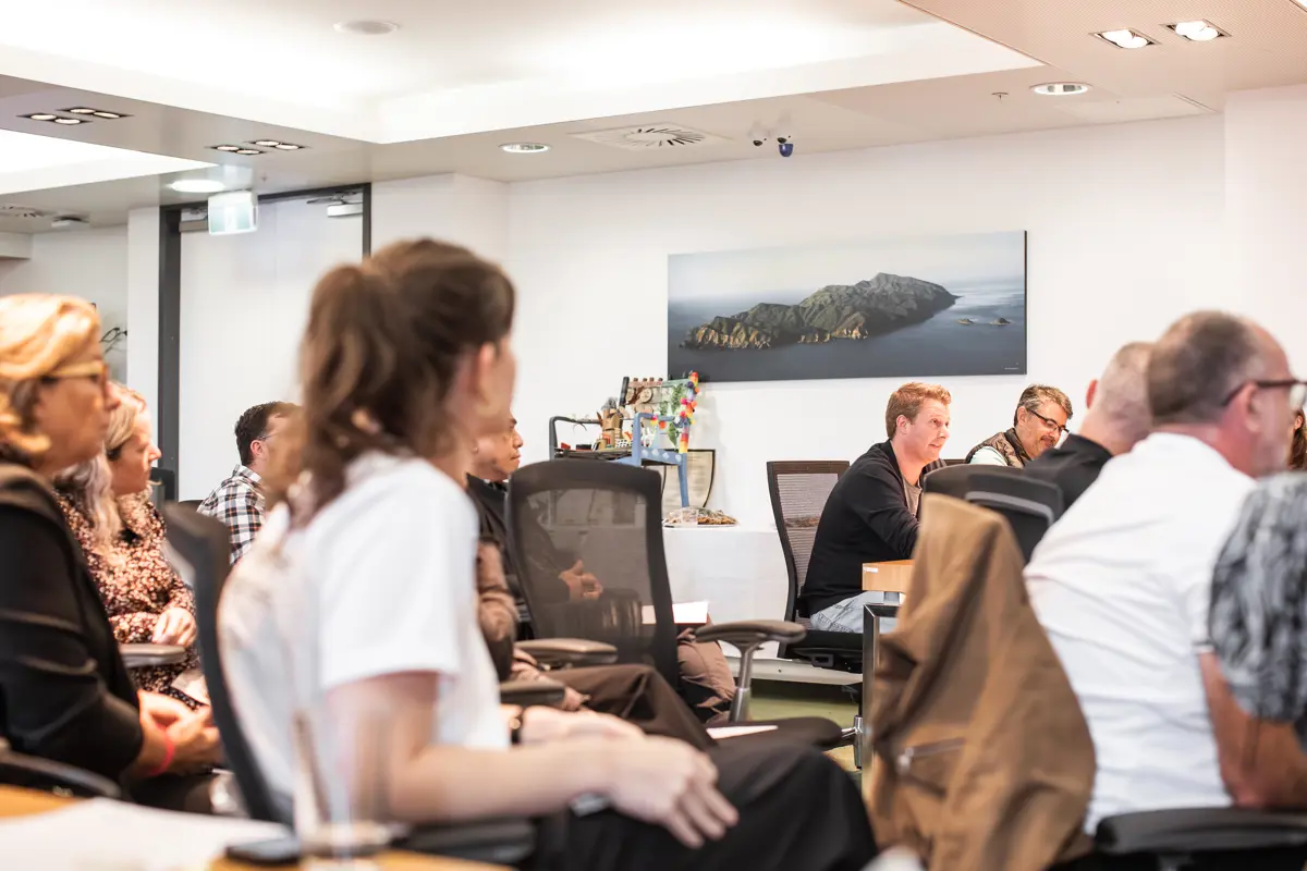 Startupdragonsdenallmarch25 (100) Judges Audience